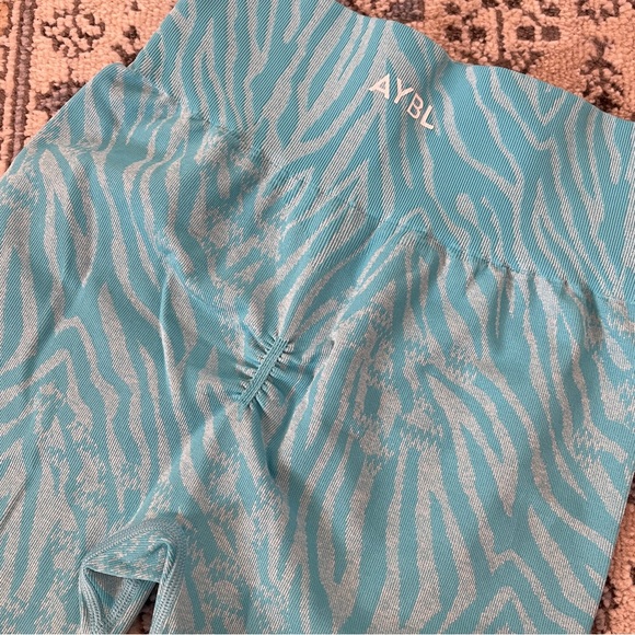 AYBL Seamless Short - Picture 6 of 7